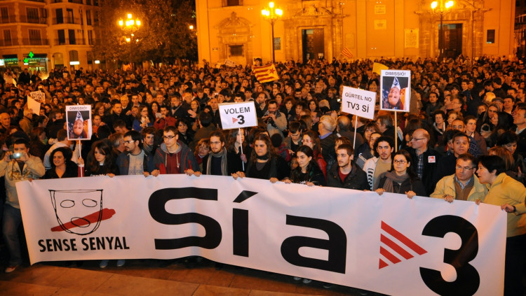Manifestació a València contra el tancament dels repetidors d'Acció Cultural. Prats i Camps