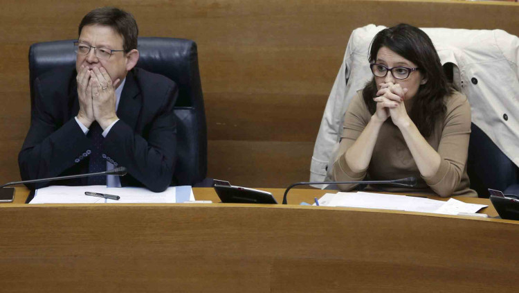 Ximo Puig i Mónica Oltra, president i vicepresidenta de la Generalitat Valenciana, en una sessió parlamentària.. EFE