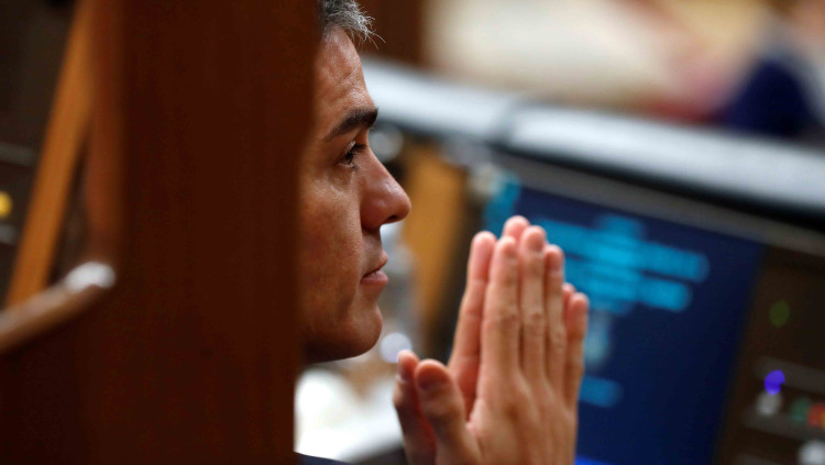 El secretari general del PSOE, Pedro Sánchez, assegut al seu escó president del Govern espanyol.. EFE