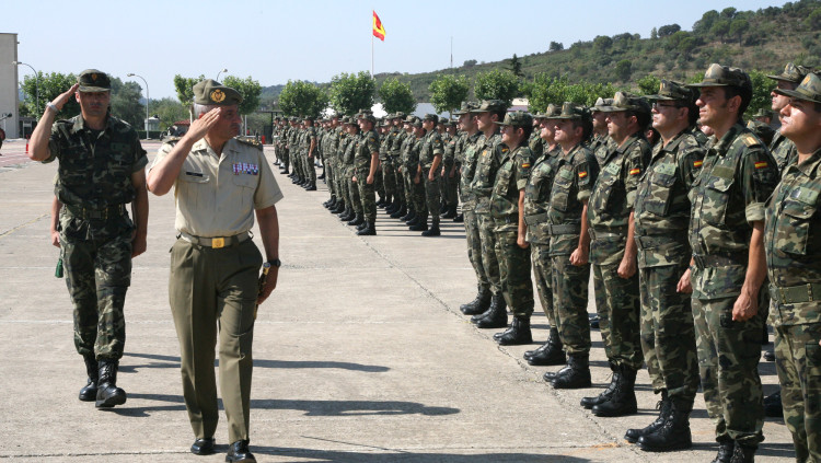 El general Fulgencio Coll passa revista a Tarragona l'any 2005| Ministeri de Defensa