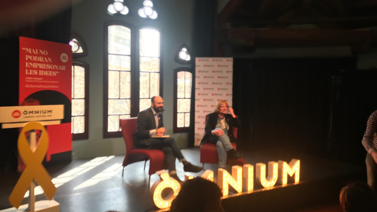 Marcel Mauri amb Marta Pessarrodona en la presentació del Premi d'Honor