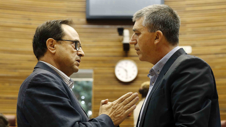 Els conselleris Vicent Soler i Rafael Climent. Efe