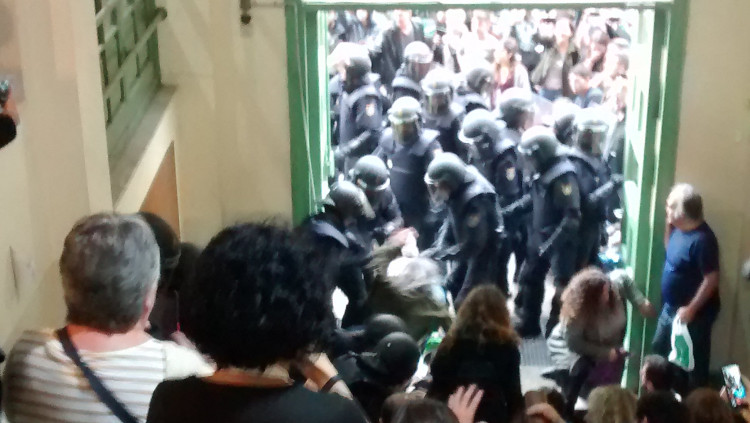 Intervenció policial l'1 d'octubre a l'Institut Pau Claris de Barcelona