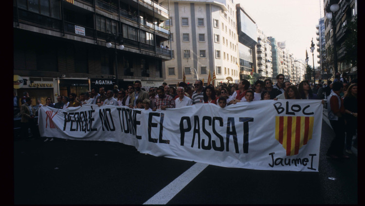 Imatge de la manifestació del 25 d'abril de 1995 a València. Arxiu El Temps