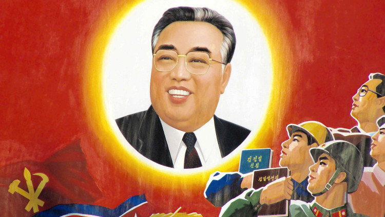 En la imatge, un mural propagandístic dedicat al desaparegut Kim-Il-sung. Els relats de Bandi estan datats entre 1989 i 1995, sota el seu mandat i en el temps immediatament posterior a la seua mort.
