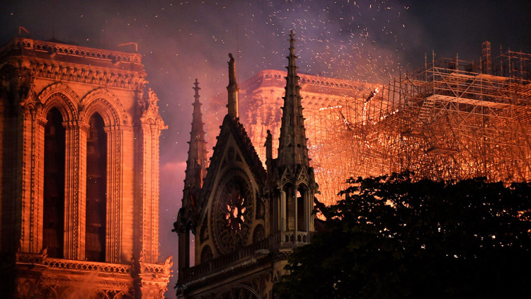 Notre Dame, devastada per les flames. EFE