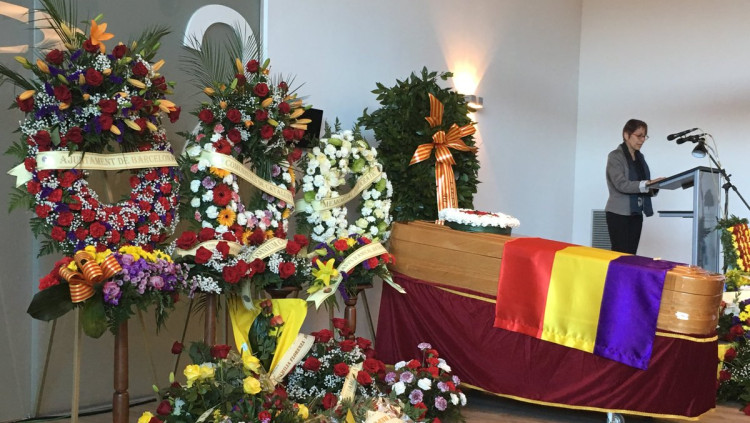 Imatge del funeral de Neus Català. Twitter Eusebi Campdepadrós (JxCat) @ECampdepadros