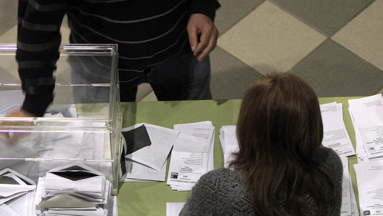 Una mesa electoral durant les eleccions catalanes| EFE