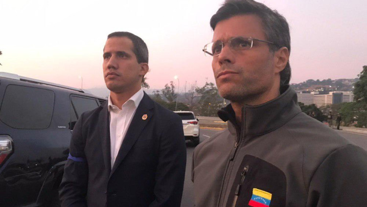 Juan Guaidó i Leopoldo López posen en una foto.