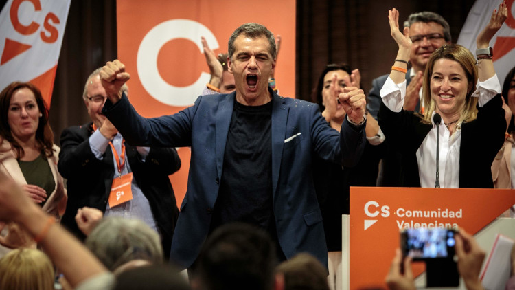 Toni Cantó celebra els resultats de Ciutadans a l'hotel on la formació va seguir el recompte electoral del 28 d'abril.. EFE