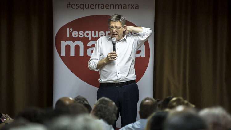 Ximo Puig, en un acte de campanya organitzat en un casal faller per l'agrupació de Poblats Marítims. Miguel Lorenzo