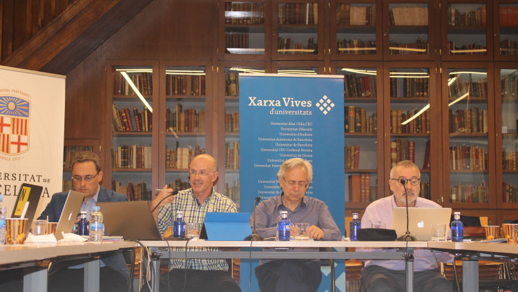 D'esquerra a dreta, Ignasi Casadesús, secretari de la Xarxa Vives; Ernest Pons, de la Universitat de Barcelona; Antonio Ariño, de la Universitat de València; i Miquel Martínez, de la Universitat de Barcelona. Xarxa Vives d\'Universitats
