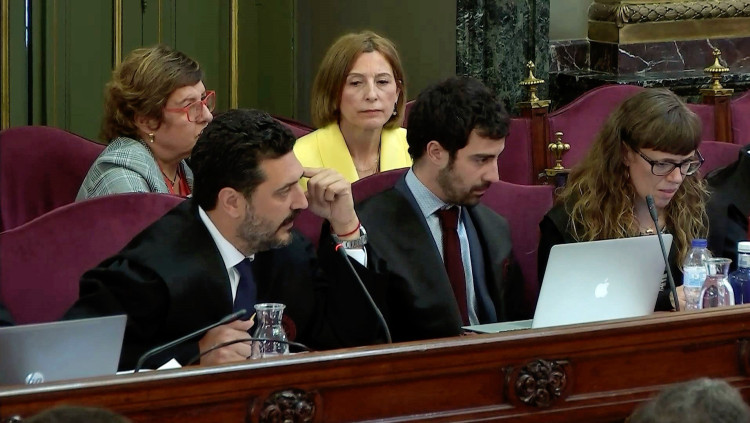 Dolors Bassa i Carme Forcadell seuen darrere dels advocats al Suprem. Efe
