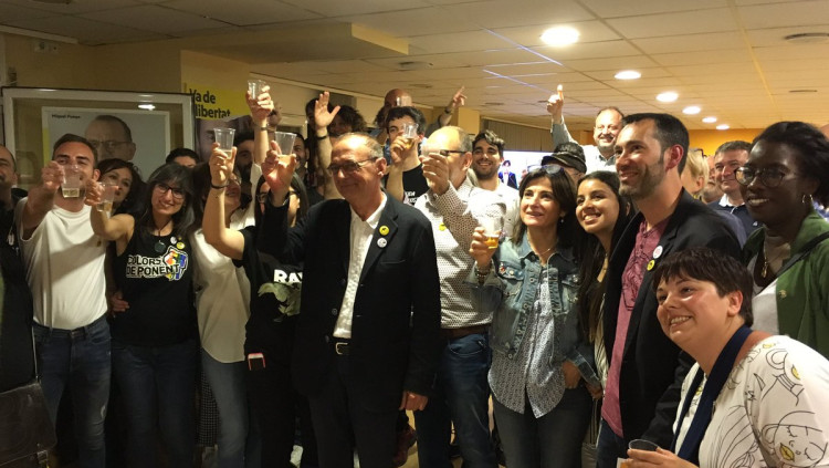 Miquel Pueyo, d'Esquerra Republicana, celebra la victòria a Lleida. Miquel Pueyo