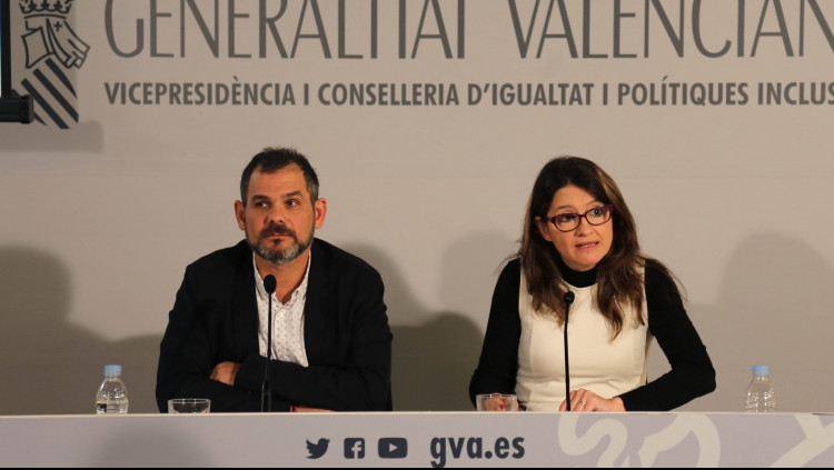 El secretari autonòmic per al model social, Francesc Xavier Uceda, junt amb la consellera i vicepresidenta Mónica Oltra| GVA