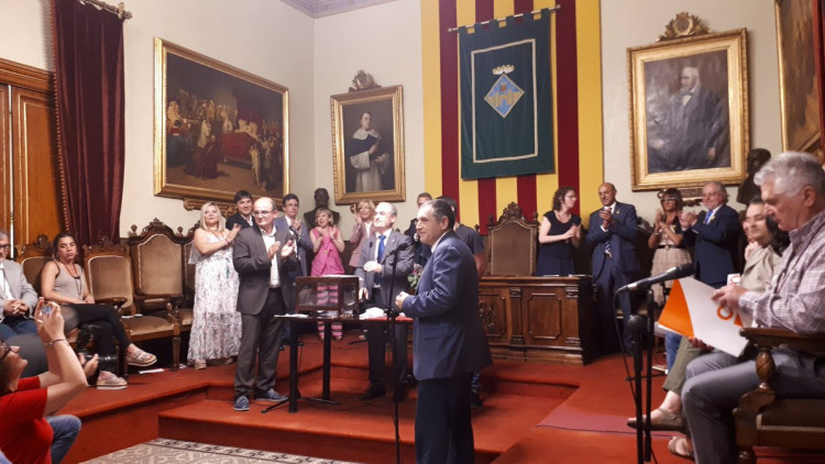 Pere Regull, de Junts per Catalunya, és investit alcalde de Vilafranca del Penedès amb el suport del PSC. Ajuntament de Vilafranca del Penedès