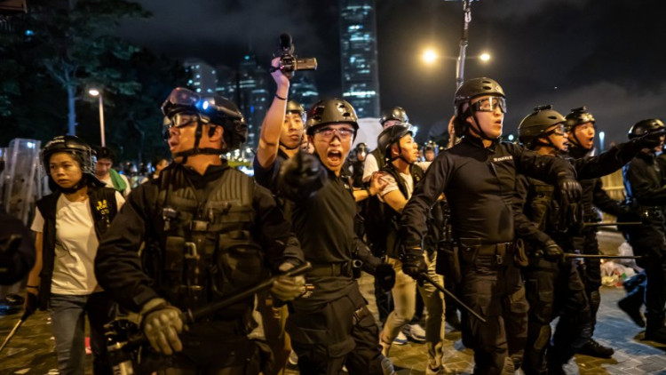 Policies xinesos actuen contra els manifestants a Hong Kong. Der Spiegel