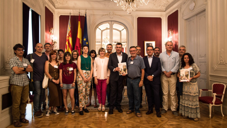 Representants del Fòrum de la Nova Ruralitat amb la Mesa de les Corts Valencianes.. Fòrum de la Nova Ruralitat