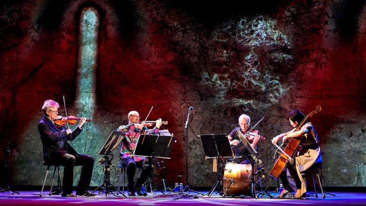 Moment de l'actuació de Kronos Quartet en la inauguració del Grec 2019, celebrat al Teatre Grec de Montjuïc, a Barcelona.. Efe