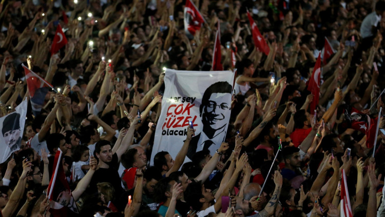 Manifestació de suport a Ekrem Imamoglu. Der Spiegel