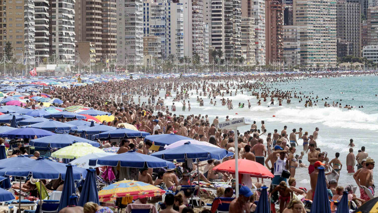 Benidorm, la meca del turisme. Només Barcelona i Madrid tenen més places hoteleres.. EL TEMPS