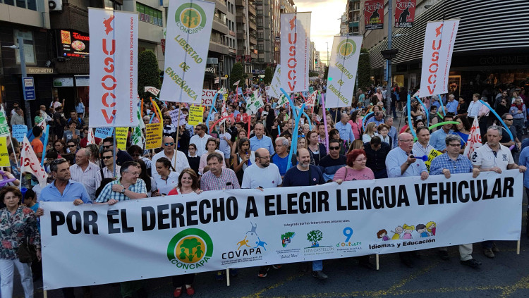 Imatge de la manifestació del 19 de maig contra el decret plurilingüe valencià, que va aplegar 5.000 persones al centre d’Alacant