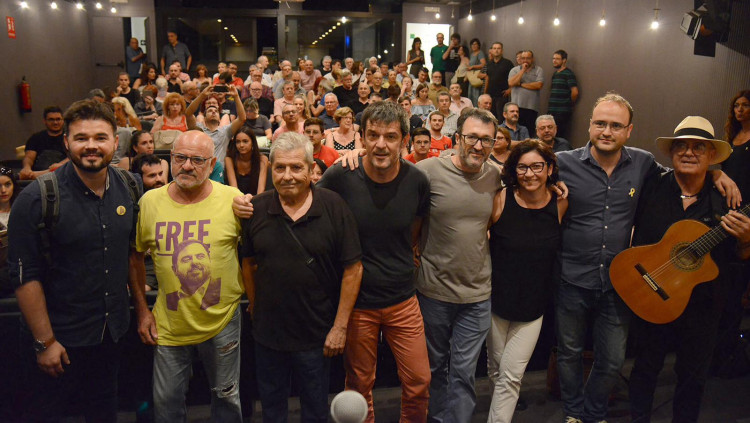 Fotografia de família de l'acte a València| ACPV/ Prats i Camps
