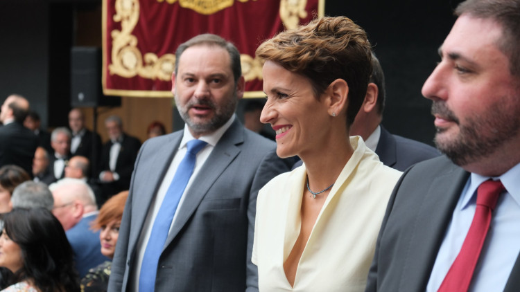 La nova presidenta de Navarra, María Chivite, amb el ministre de Foment, José Luís Ábalos, a la dreta| PSN