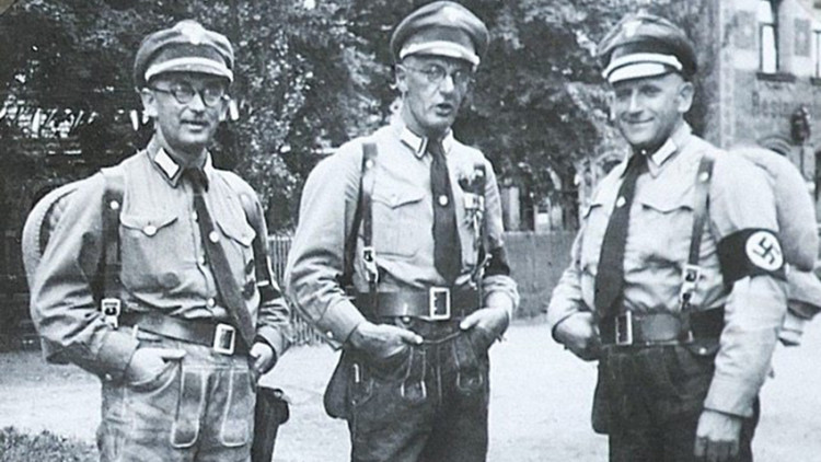 Josef Kellner, president del Bayern de Munic de 1938 a 1943, a la dreta, vesteix un uniforme nazi. Der Spiegel