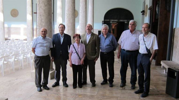 Fotografia dels antifranquistes vius del grups dels10 d'Alaquàs l'any 2015, amb la carlista Laura Pastor| UV