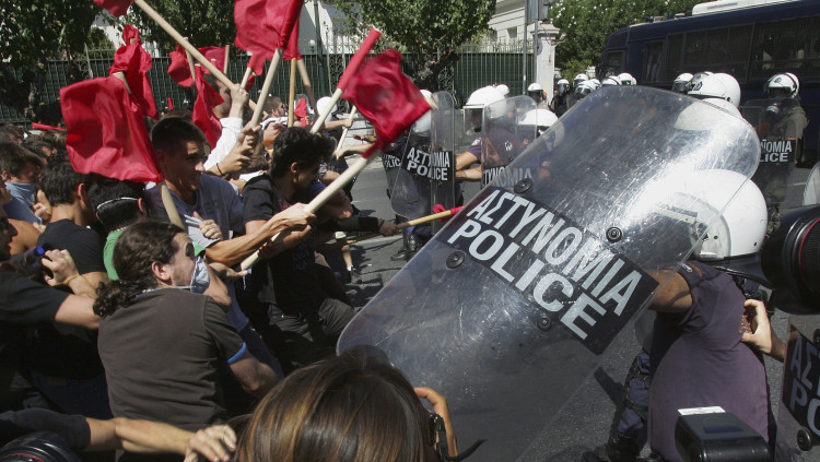 Les manifestacions de 2010 i 2012 són protagonistes dels llibres de Galanaki i Màrkaris