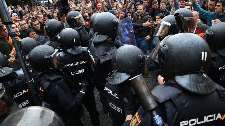 Imatge de policies l'1 d'octubre a Barcelona. Jordi Play