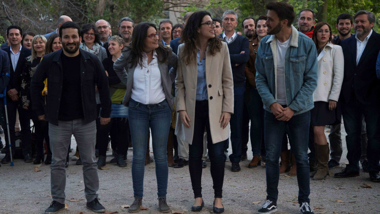Vicent Marzà, Mónica Oltra, Aitana Mas i Fran Ferri, durant la presentació de les candidatures de Compromís als comicis valencians d'enguany.. EFE