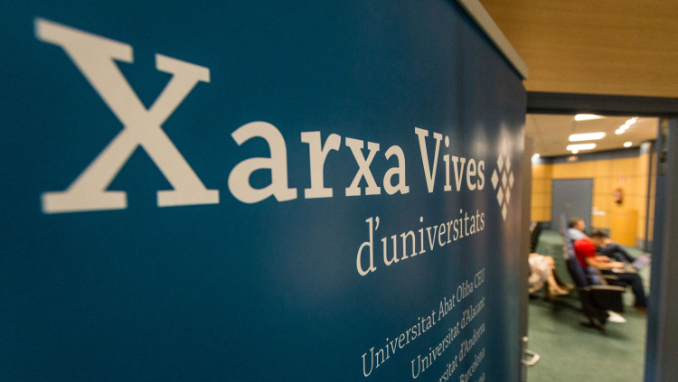 En aquests deu anys més de 350 titulats de 14 universitats s’han beneficiat d’aquest programa de formació anual per a professors que volen impartir català a universitats estrangeres.. XARXA VIVES