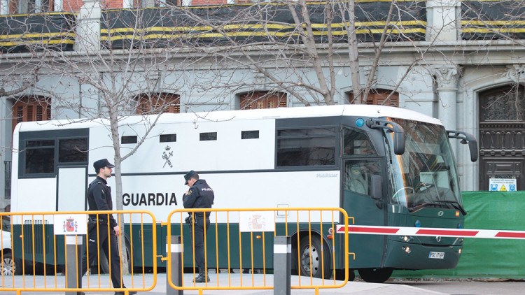 Autocar de la Guàrdia Civil a les portes del Tribunal Suprem. Agència Catalana de Notícies