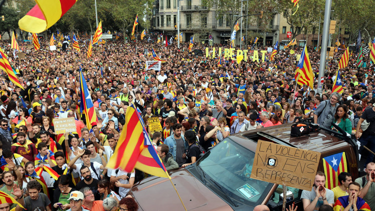 Imatge de la manifestació que concloïa la jornada de vaga general a Barcelona. Agència Catalana de Notícies