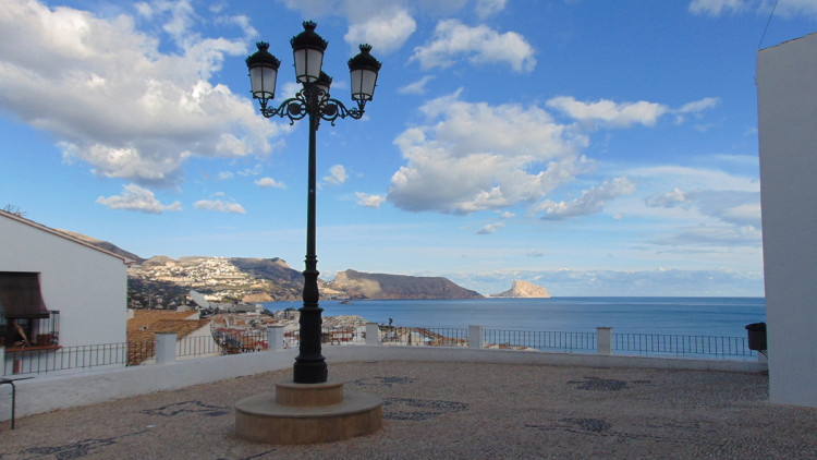 Altea, amb el penyal d'Ifac al fons. Ajuntament d\'Altea