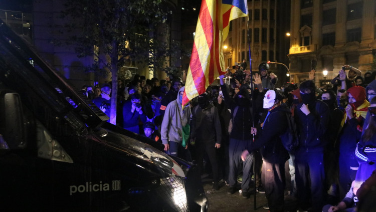 Aldarulls al centre de Barcelona dissabte 26 d'octubre a la nit. Agència Catalana de Notícies