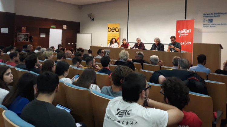 El saló d'actes de gom a gom per escoltar Joan Tardà| ERPV