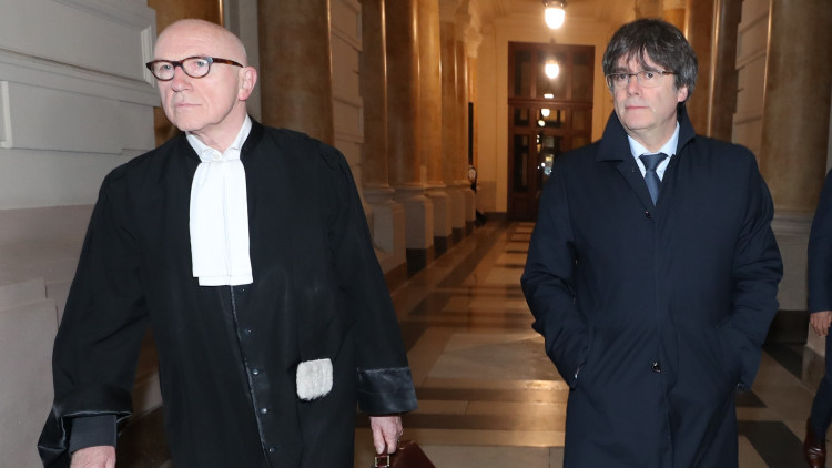 Carles Puigdemont i Paul Bekaert es presenten a declarar al jutjat de Brussel·les. Europa Press