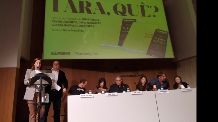 Ferran Casas i Pilar Calvo a l'acte de l'Ateneu Barcelonès organitzat per Nació Digital i Sàpiens. Twitter Jordi Creus Esteve @CreusJordi