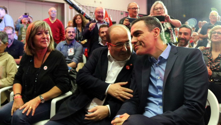 Pedro Sánchez i Miquel Iceta parlen durant el mitin del PSOE a Viladecans, el passat 30 d'octubre. ACN