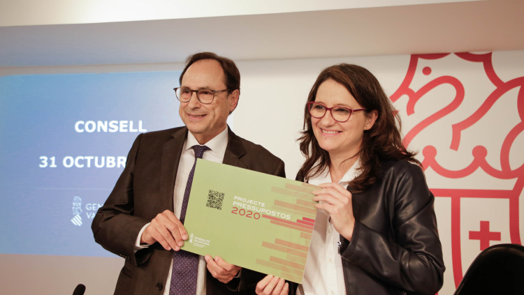 Vicent Soler, conseller d'Hisenda, i la vicepresidenta Mónica Oltra, presenten el projecte de comptes de 2020| GVA
