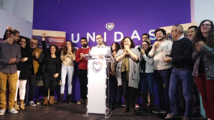 Les candidates d'Unides Podem al Congrés per Balears el 10N, Antònia Jover i Lucía Muñoz, i la candidata al Senat, Beni Aguiló, acompanyades por la secretària general de la formació a les Illes, Mae de la Concha, entre altres representants. Europa Press