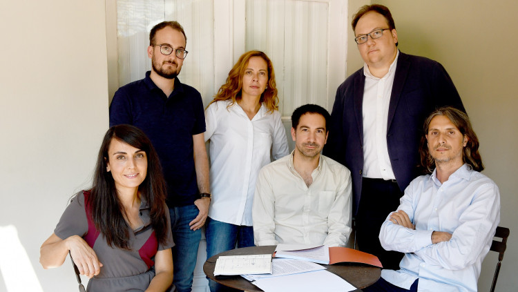 D'esquerra a dreta: Odei Etxearte, Gerard Pruna, Neus Tomàs, Marc Martínez Amat, Ferran Casas i Roger Mateos. Xavier Jubierre (Ara Llibres)