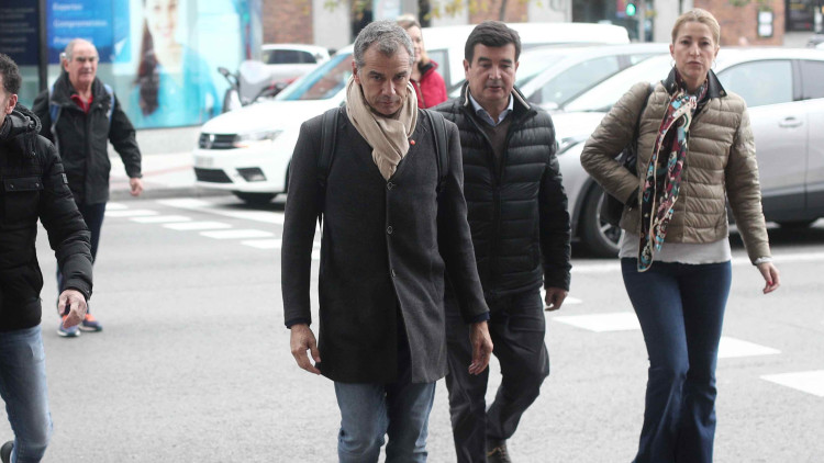 Toni Cantó, acompanyat de Fernando Giner i María Muñoz, acudeix a la seu estatal de Ciutadans el passat 11 de novembre.. Europa Press