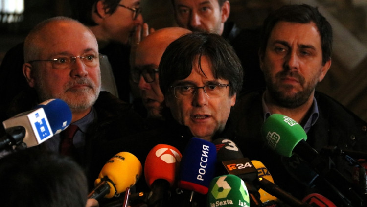 Puig, Puigdemont i Comín, a la sortida del Tribunal belga que porta el cas de l'euroordre. ACN