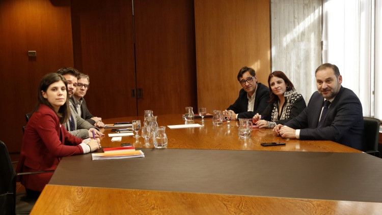 Taula de negociació integrada per representants d'ERC i del PSOE. Agència Catalana de Notícies