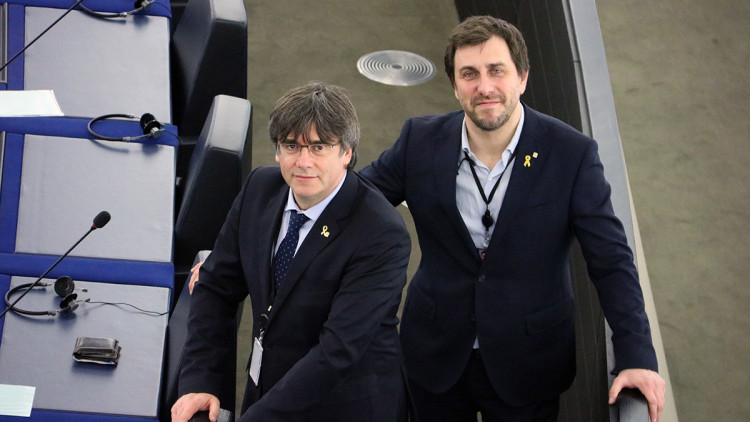 Carles Puigdemont i Toni Comín fotografiats al Parlament Europeu. Agència Catalana de Notícies