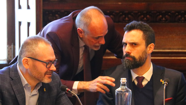 D'esquerra a dreta: Josep Costa, el lletrat major del Parlament Joan Ridao i Roger Torrent. ACN